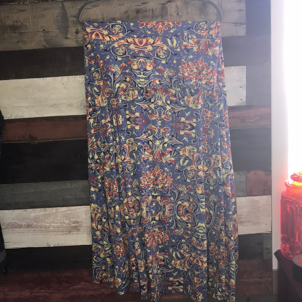 Buy 2 get 1 ♥️ NWOT LuLaRoe maxi skirt 😍